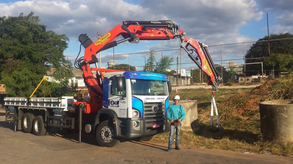 Locação de caminhão Munck com controle remoto da Go Guindastes